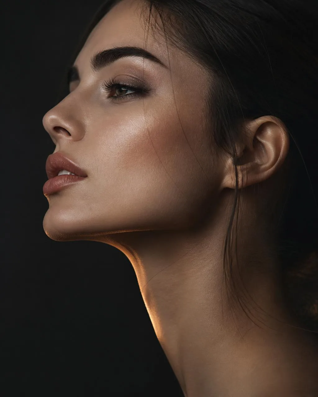 Profile view highlighting the jawline and neck contour treated by XL Endolaser laser fibre lift